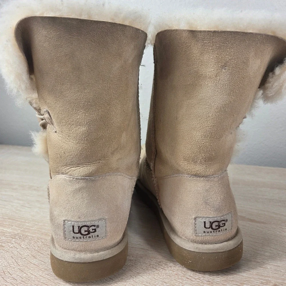 UGG Bailey Button Short Boots Women's 8 Sand Sheepskin Suede Winter